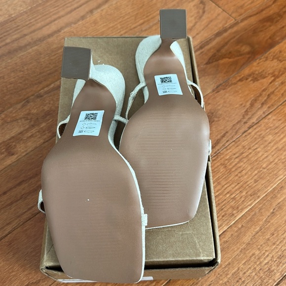 ASOS Design Sandals - Picture 3 of 3